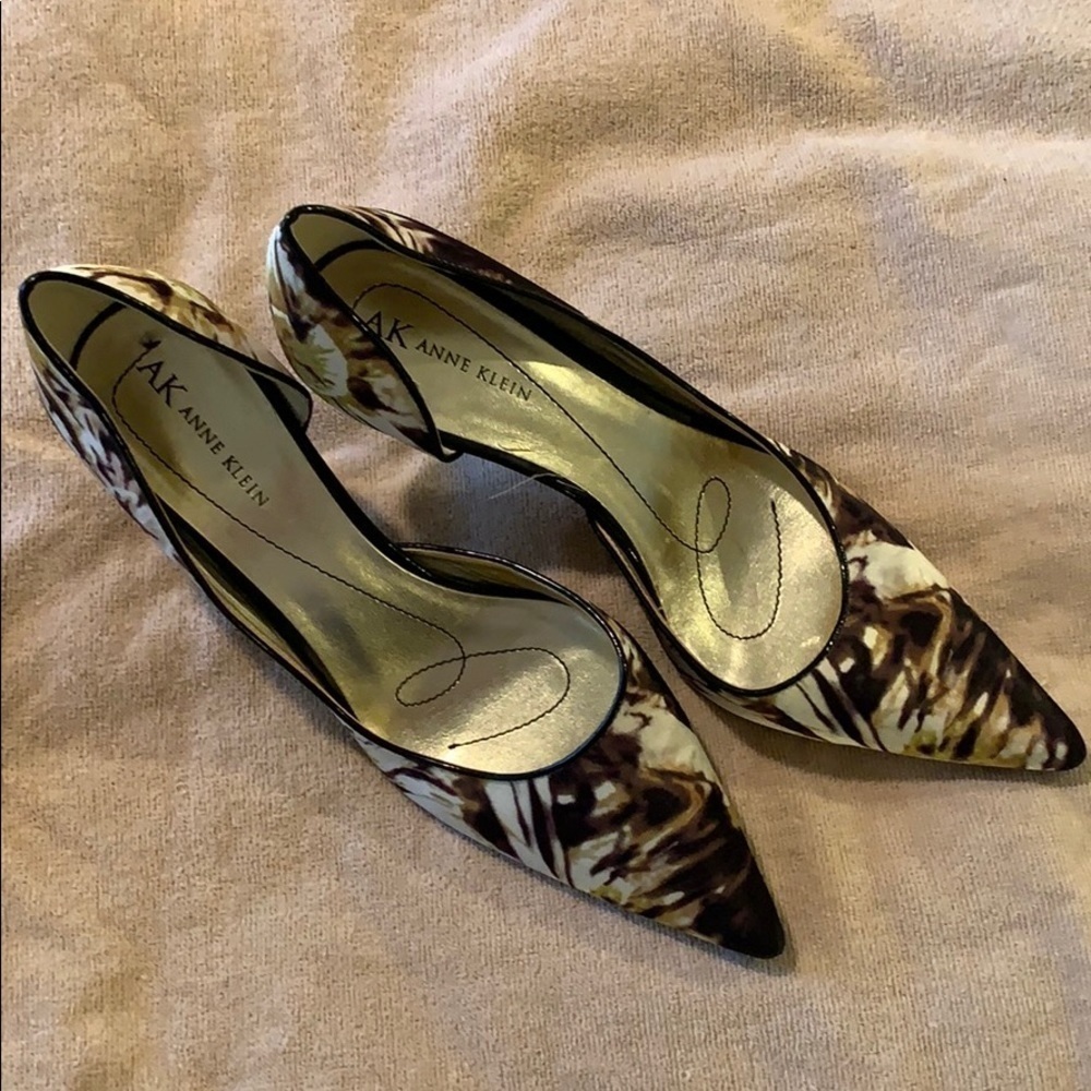 AK Anne Klein Dress Heels Size 8. Floral Pattern.​​​​​​​​​​​​​​​​​​​​​​
